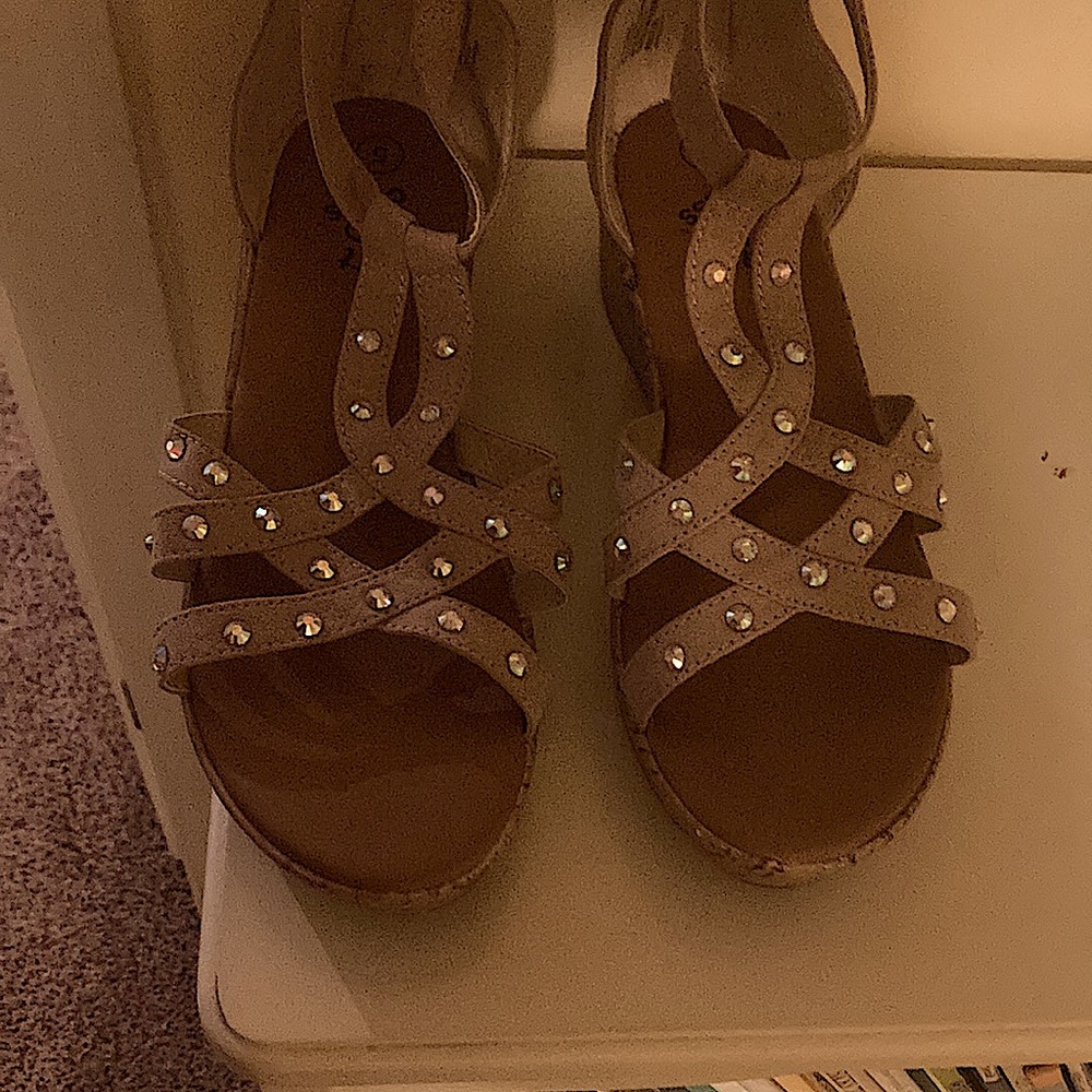 Size 5 wedge shoes or low heels